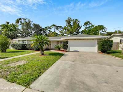 8004 Mendoza DR Jacksonville, FL 32217