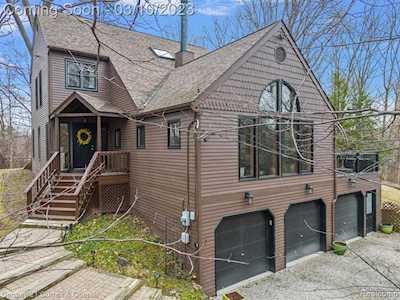 35646 Valley Creek Farmington Hills, MI 48335