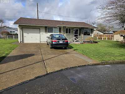 1381 Astor CT Woodburn, OR 97071