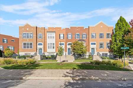 717 Station Blvd Aurora, IL 60504