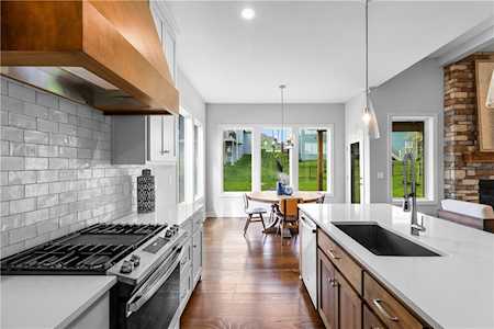 6610 Mccormick Dr Shawnee, KS 66226