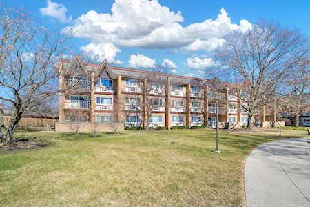 360 E Claymoor Rd #2F Hinsdale, IL 60521