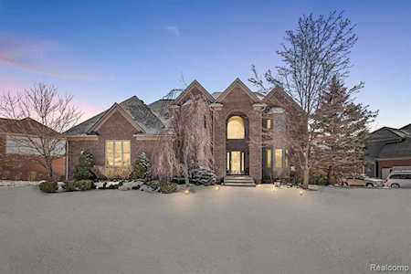 3841 Fawn Rochester, MI 48306