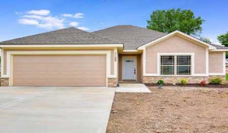 407 NE Poplar Ct Oak Grove, MO 64075