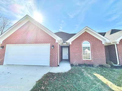 161 W Woodlake Cir Mt Washington, KY 40047