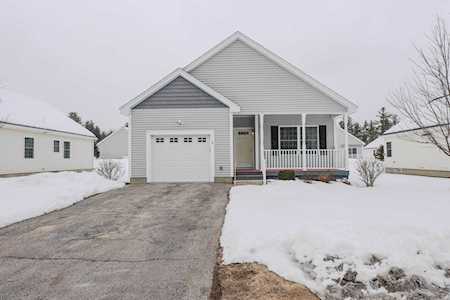 6 Richmond Dr Concord, NH 03303