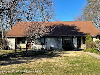 132 Amberly Dr #A Manalapan, NJ 07726