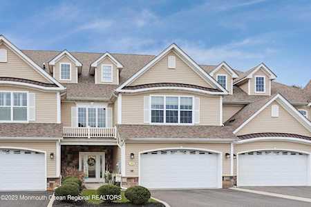 29 Abbey Rd Tinton Falls, NJ 07753