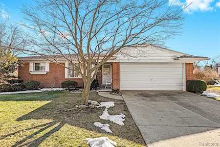 35070 Grove Ct Livonia, MI 48154