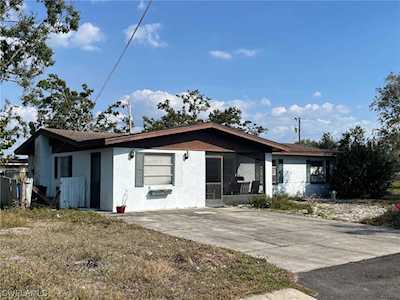 101 Daniels Ln North Fort Myers, FL 33917