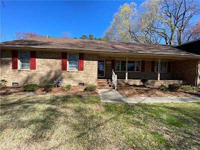 1215 Dewberry Ln Norfolk, VA 23502