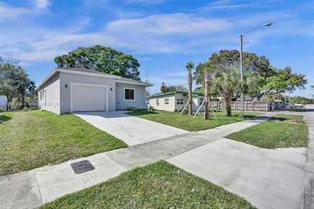 17 NW 27th Ter Fort Lauderdale, FL 33311