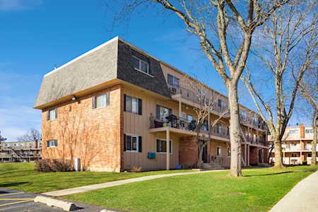 2406 Algonquin Rd #12 Rolling Meadows, IL 60008