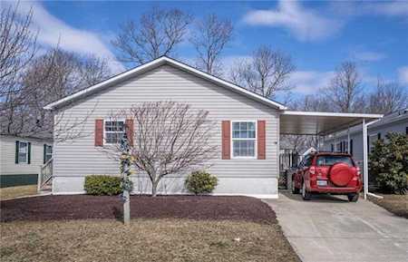 18 Blackbird St Tiverton, RI 02878