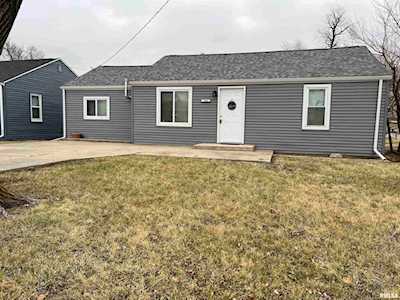 104 Cherry Ln Washington, IL 61517-1