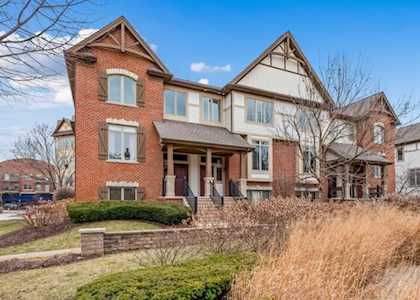 371 Brownstone Dr St. Charles, IL 60174