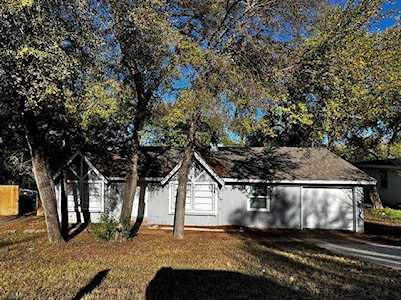 2105 Kingsdale Drive Fort Worth, TX 76119