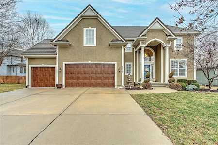 2720 SW Carlton Dr Lee's Summit, MO 64082