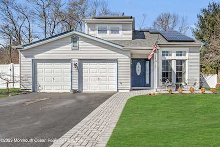 20 Mouse Creek Ct Howell, NJ 07731