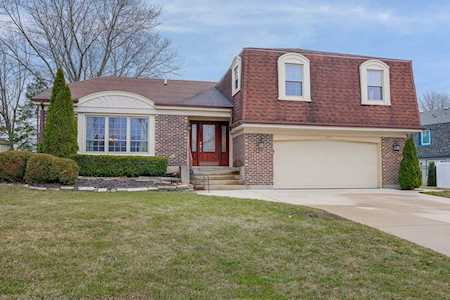 2255 Appleby Dr Wheaton, IL 60189