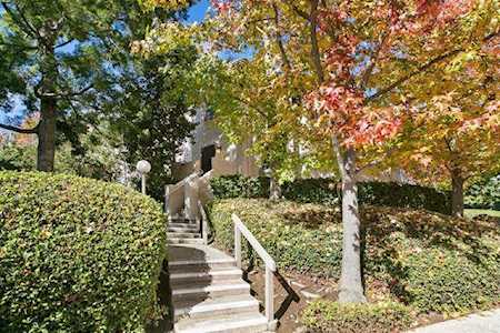 8452 Via Sonoma #105 La Jolla, CA 92037