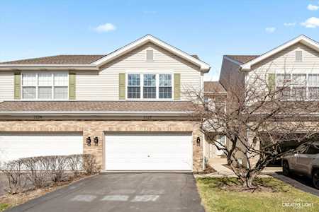2327 Stoughton Circle #2327 Aurora, IL 60502