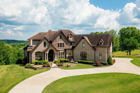 4047 Ironwood Dr Greenbrier, TN 37073
