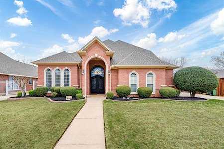 96 Bremen Drive Hurst, TX 76054