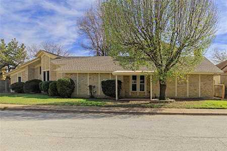 2213 Seville Court Dalworthington Gardens, TX 76013