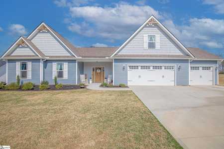 22 Waters Meadow Trl Taylors, SC 29687