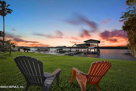 136 Beechers Point DR Welaka, FL 32193
