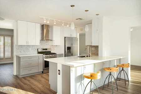 6102 N 11th Avenue Phoenix, AZ 85013