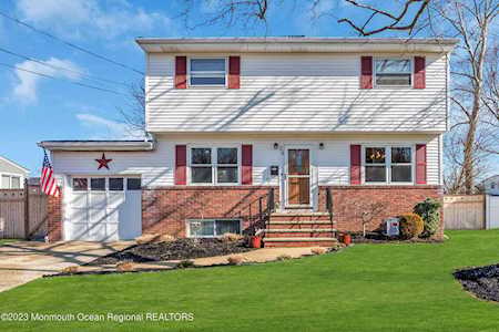 24 Lafayette Dr Hazlet, NJ 07730