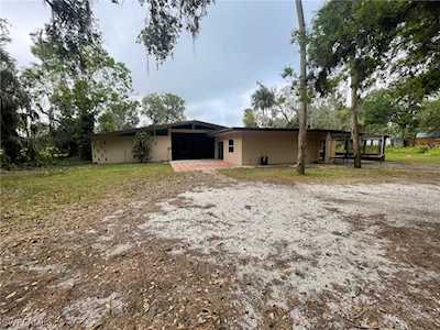 4749 County Rd 78 Fort Denaud, FL 33935