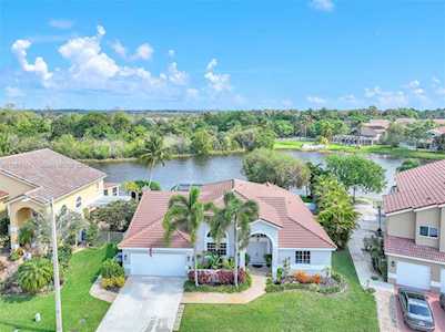 939 NW 201st Ave Pembroke Pines, FL 33029