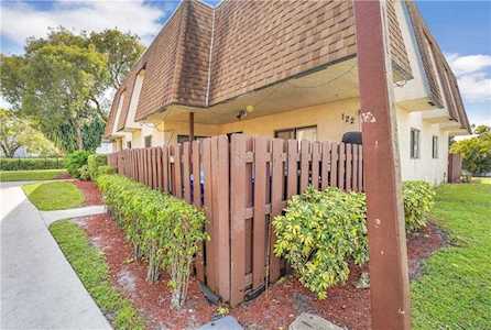 122 San Remo Blvd #122 North Lauderdale, FL 33068