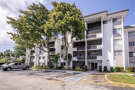 711 N Pine Island Rd #211 Plantation, FL 33324