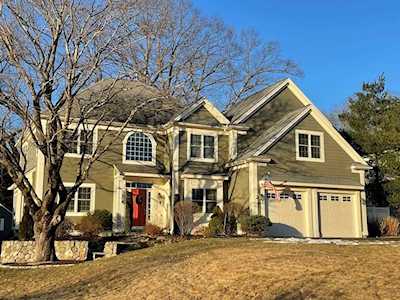 4 Meadow Hill Rd Shrewsbury, MA 01545