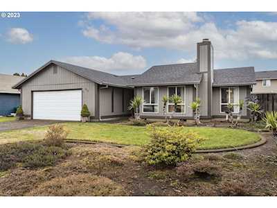 817 SE Olympia DR Vancouver, WA 98683