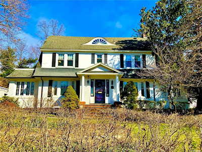 201 Forest Road Douglaston, NY 11363