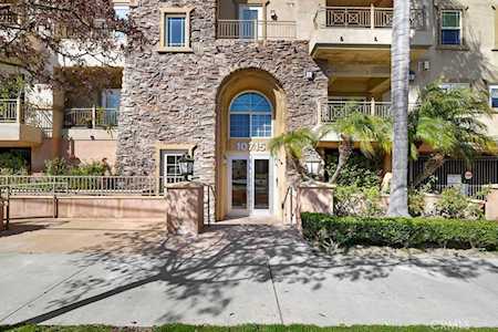 10715 Camarillo St #204 North Hollywood, CA 91602
