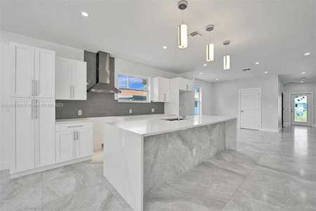 4260 SW 19th St West Park, FL 33023