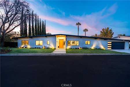 3701 Regal Vista Dr Sherman Oaks, CA 91403