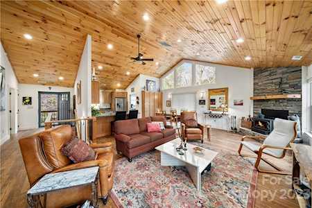 39 Maplewood Dr Maggie Valley, NC 28751