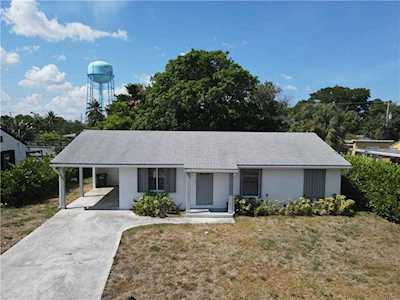 105 SW 7th St Delray Beach, FL 33444