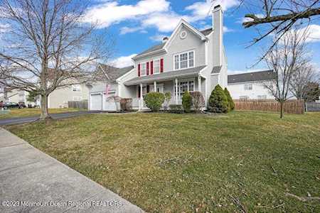 28 Syracuse Dr Freehold, NJ 07728