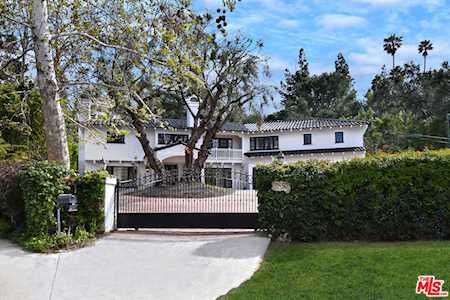17450 La Cuesta Ln Encino, CA 91316