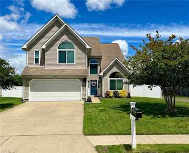 7 Harlequin Dr Hampton, VA 23669