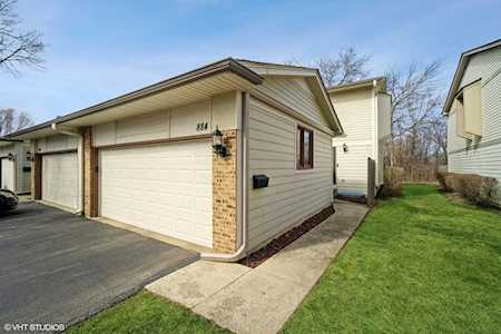884 Swan Ln Deerfield, IL 60015