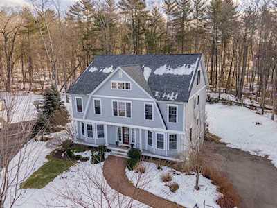 6 Aspen Ln Stratham, NH 03885